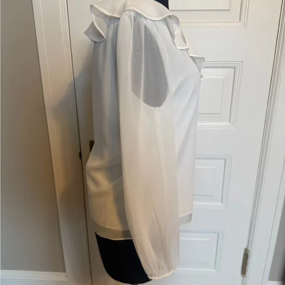 White House Black Market White Ruffle Blouse NWT Sz XS - Picture 4 of 5